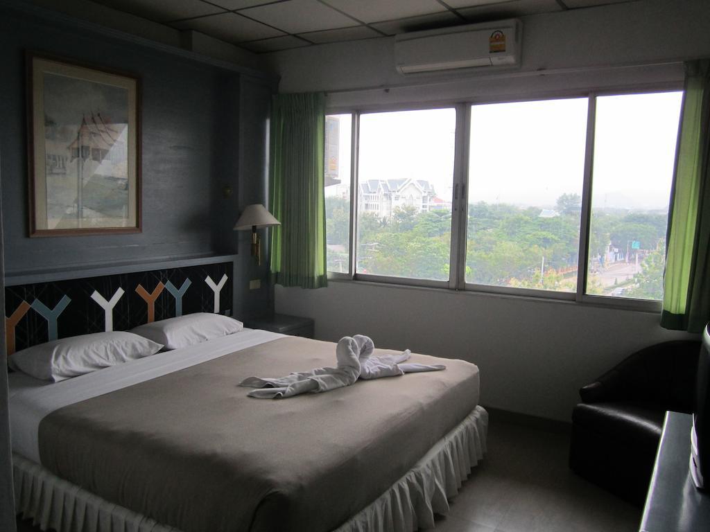 Lopburi Inn Hotel Habitación foto